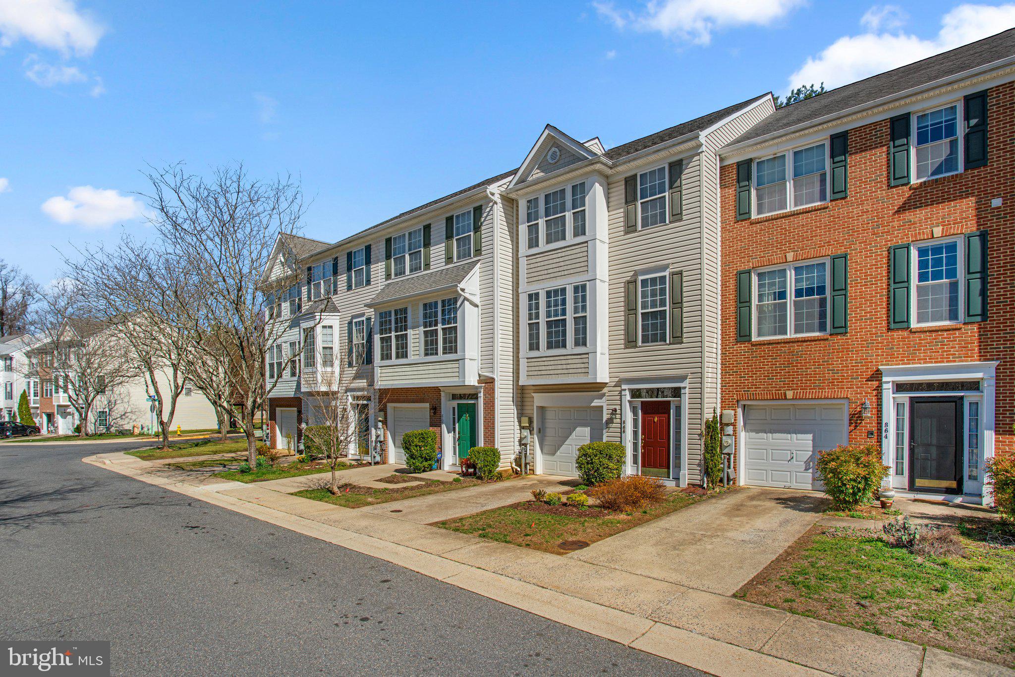 866 STONEHURST COURT