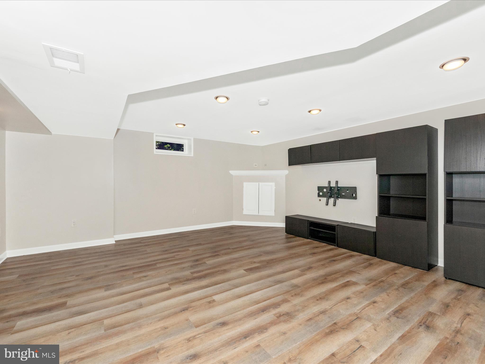 2020 JOHN HANSON OVERLOOK