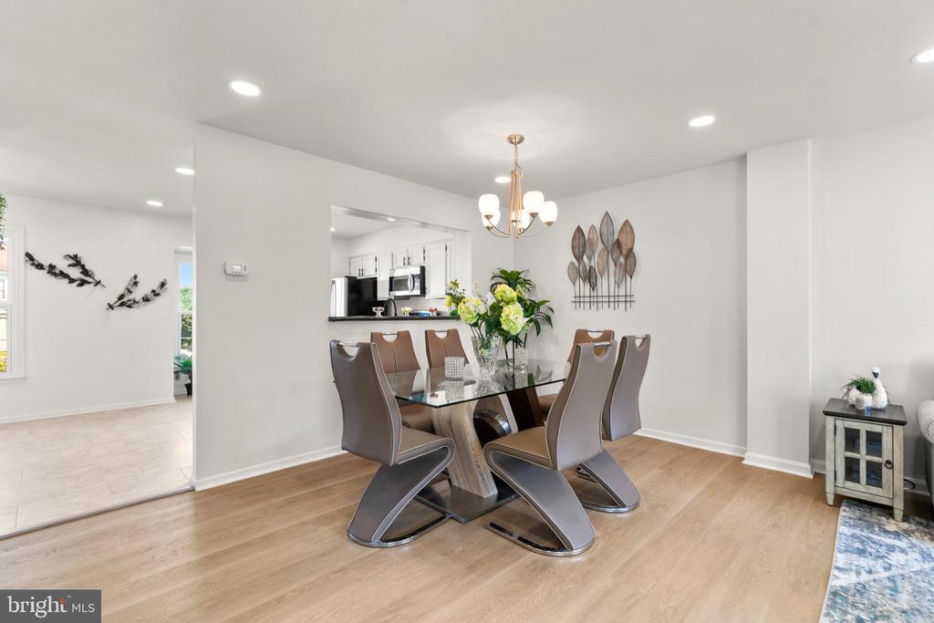 2124 COLONEL WAY