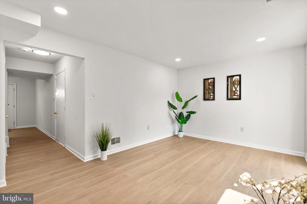 2124 COLONEL WAY