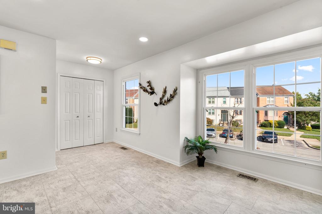 2124 COLONEL WAY