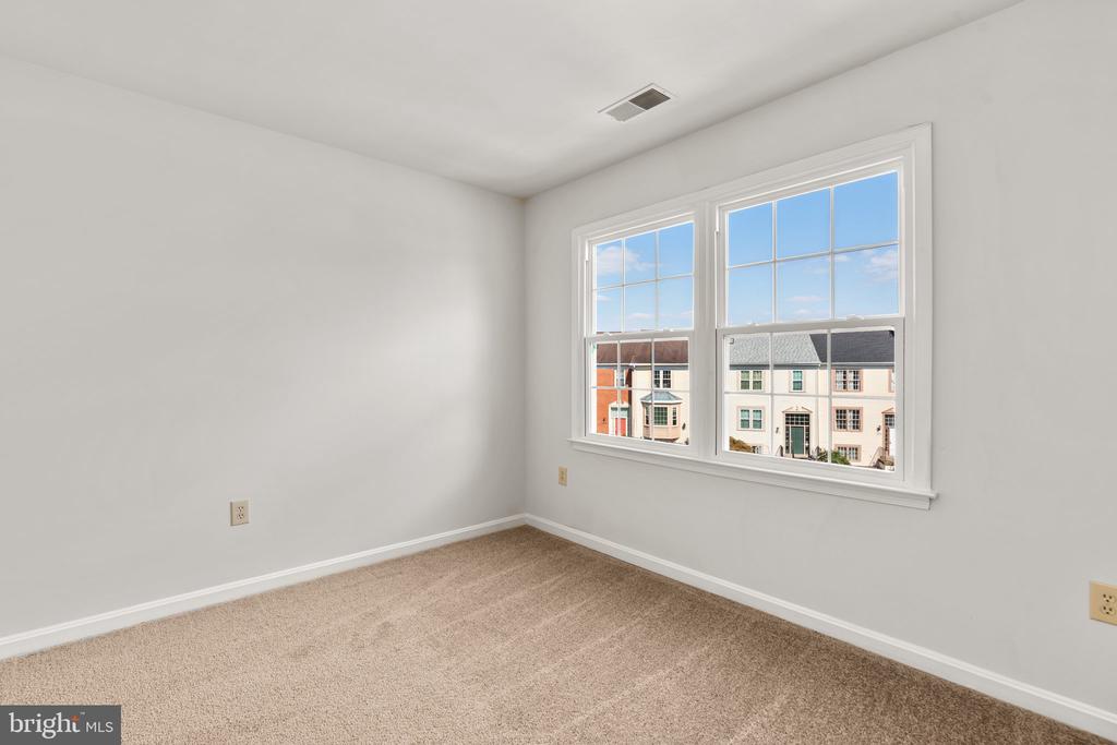 2124 COLONEL WAY