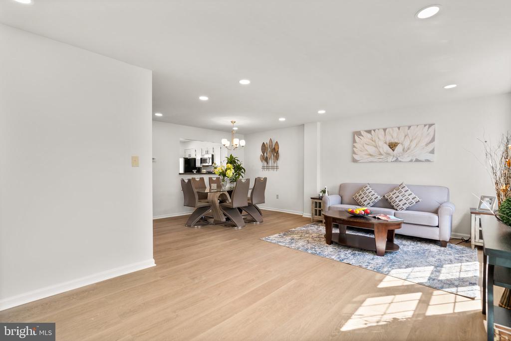 2124 COLONEL WAY