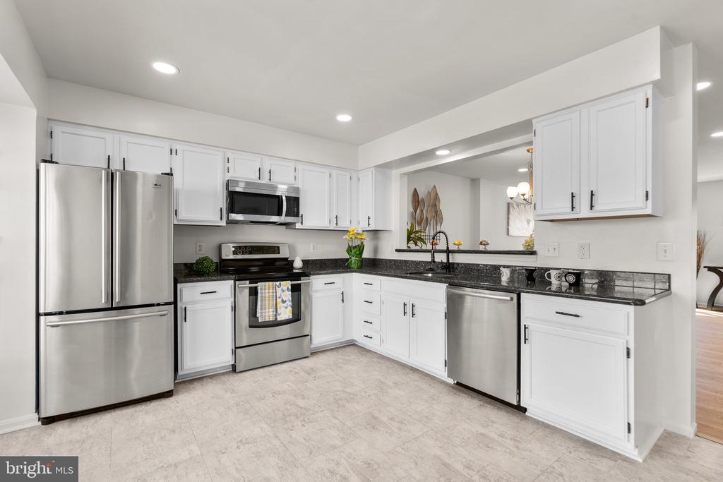 2124 COLONEL WAY