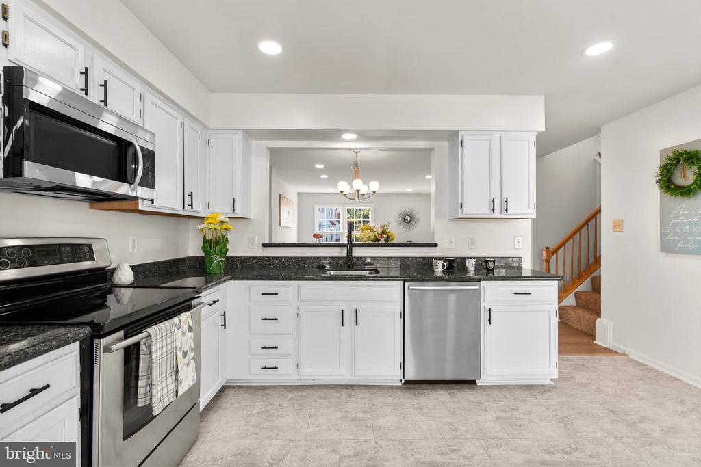 2124 COLONEL WAY
