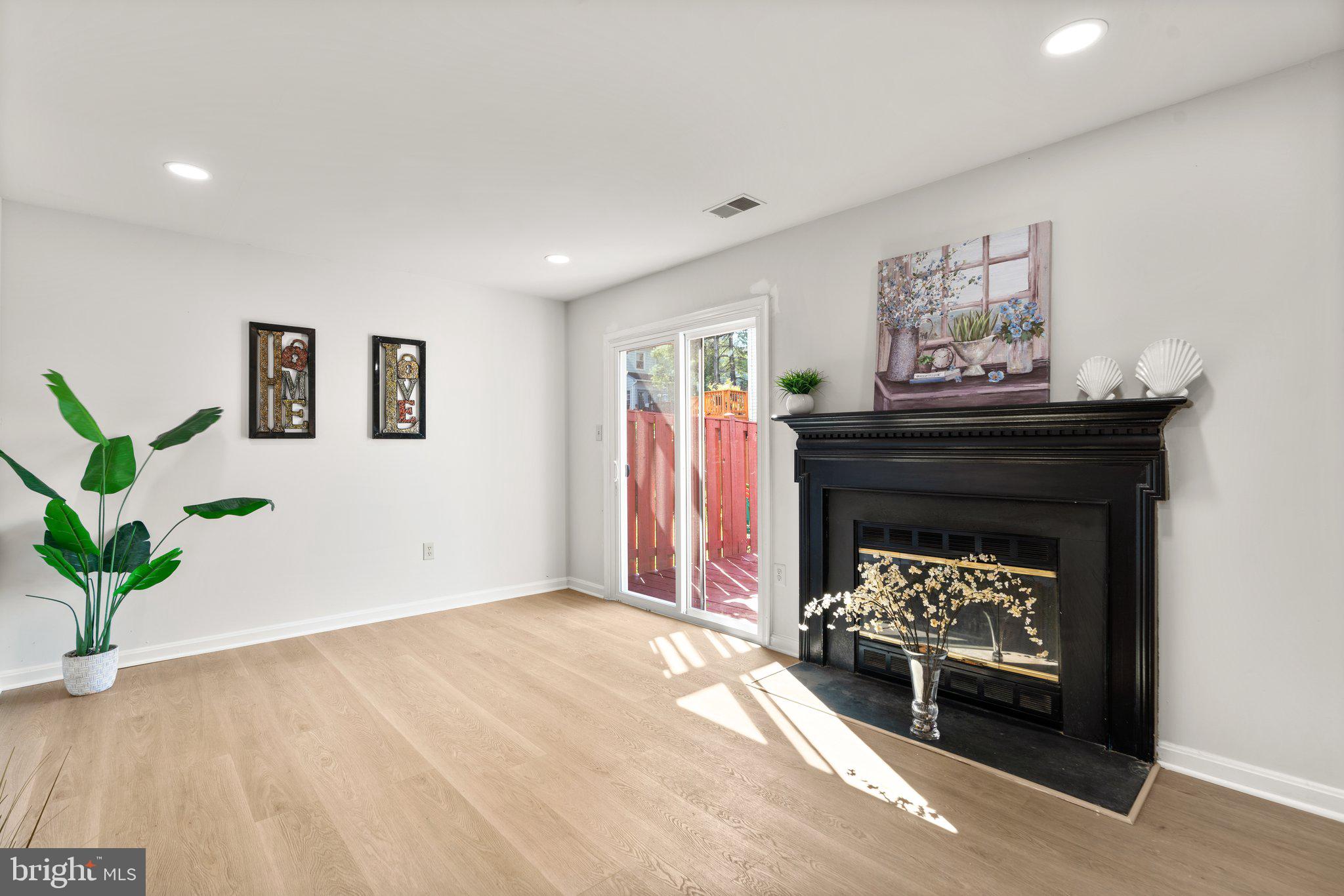 2124 COLONEL WAY