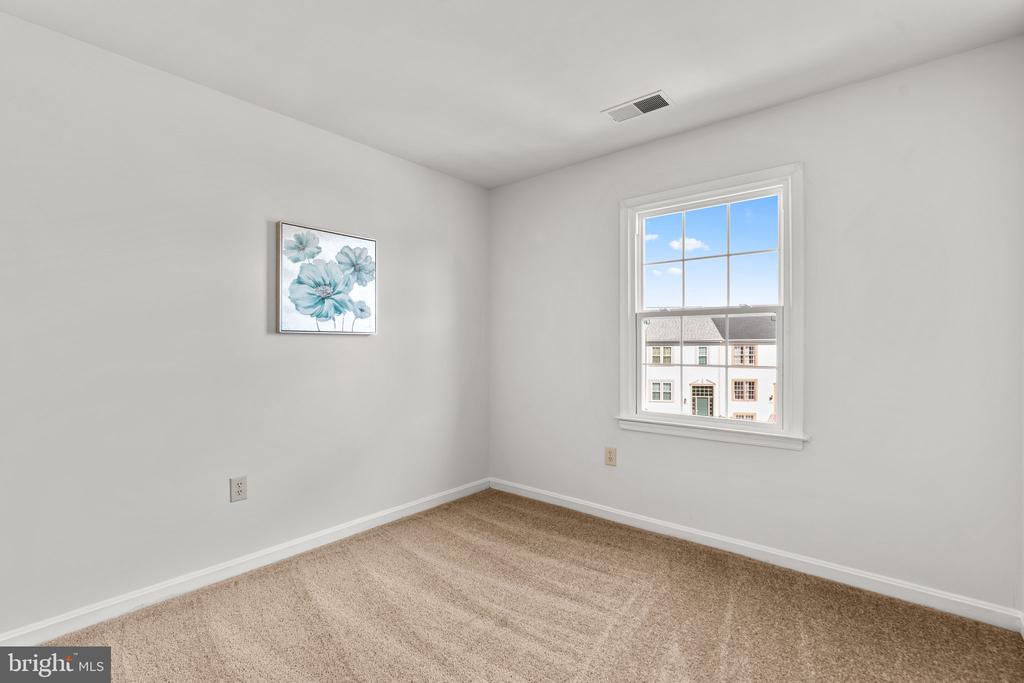 2124 COLONEL WAY