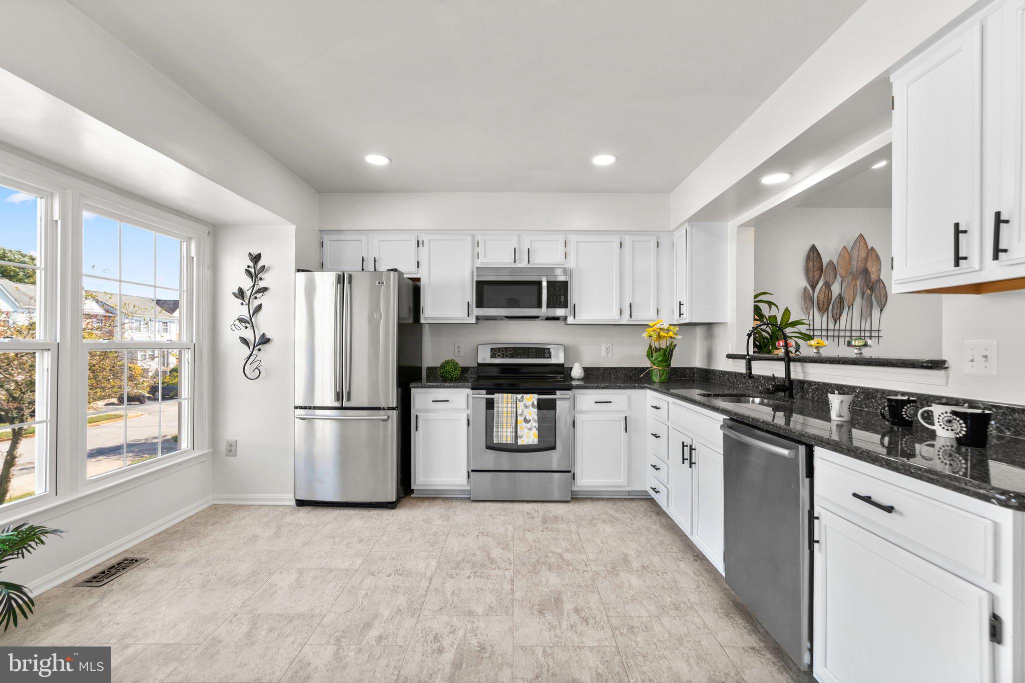 2124 COLONEL WAY