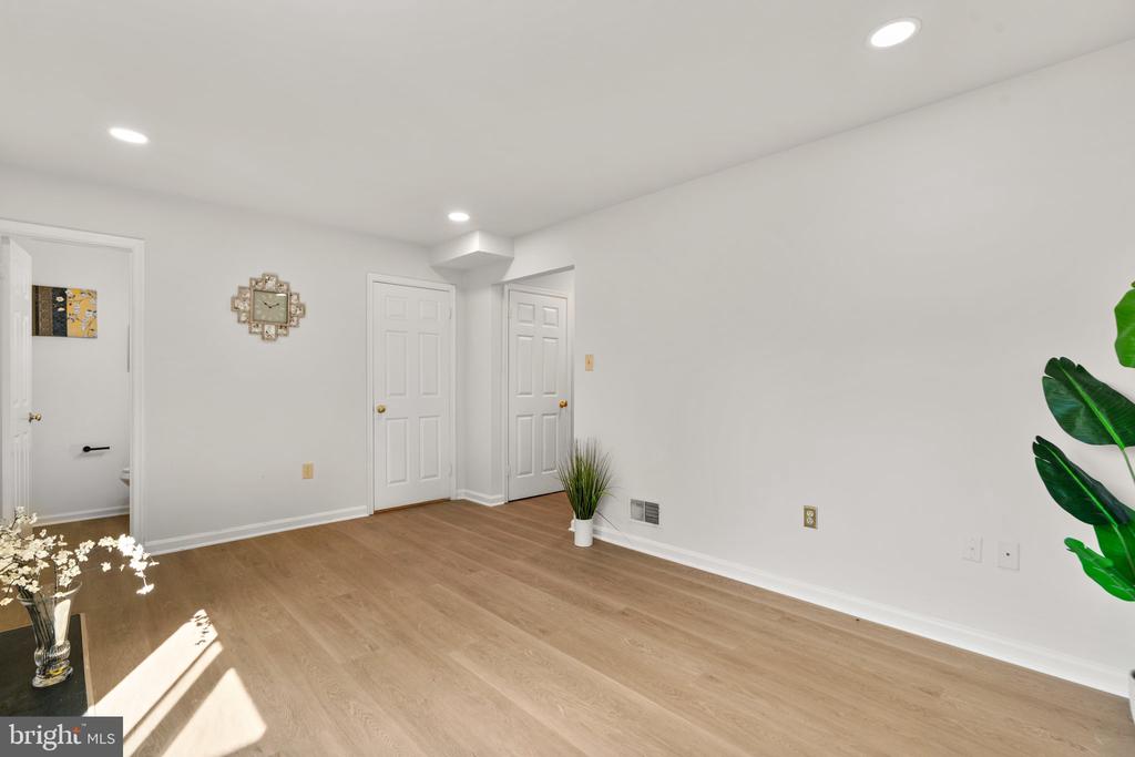 2124 COLONEL WAY