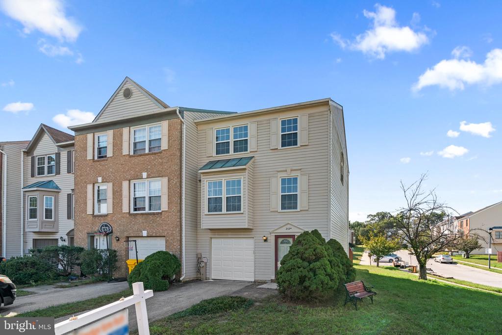 2124 COLONEL WAY