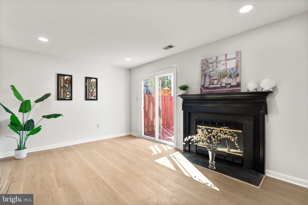 2124 COLONEL WAY