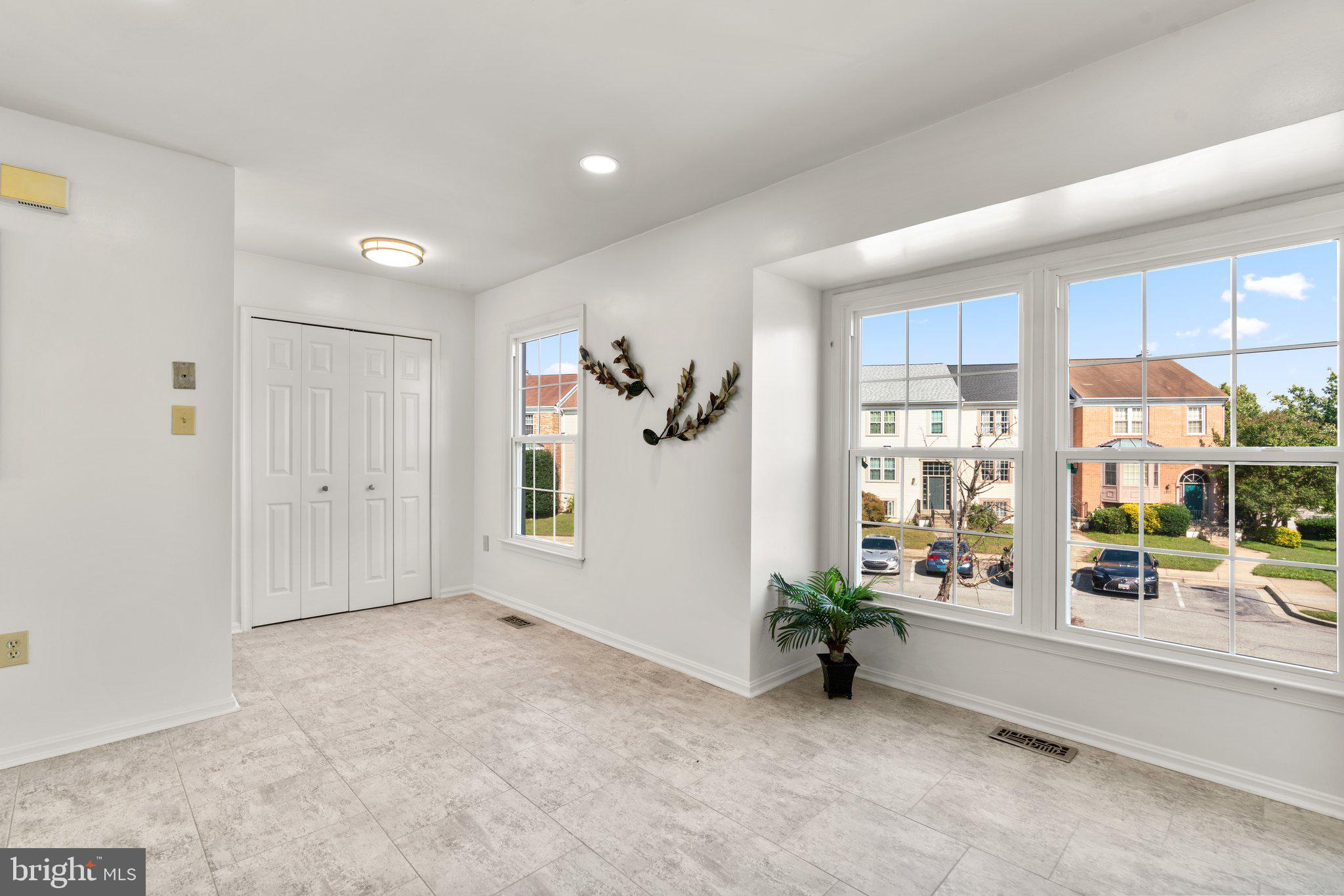 2124 COLONEL WAY