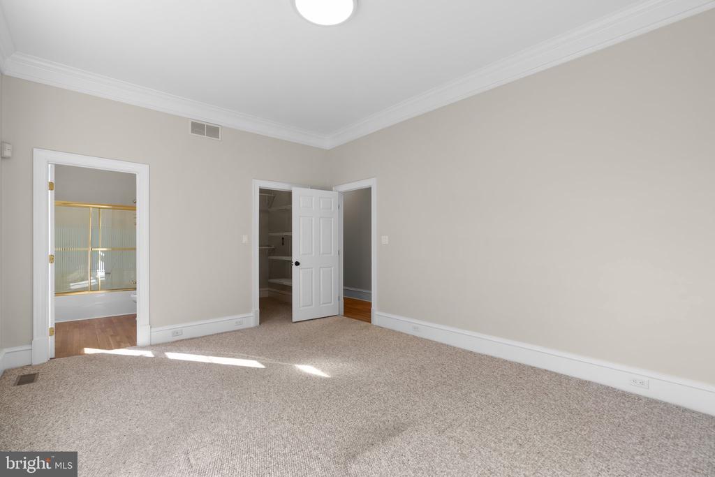 196 SOUTHDOWN ROAD
