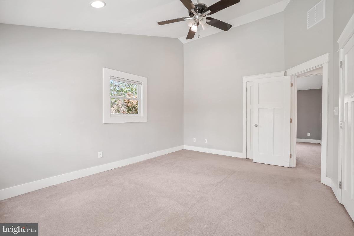 404 BEN OAKS DR WEST