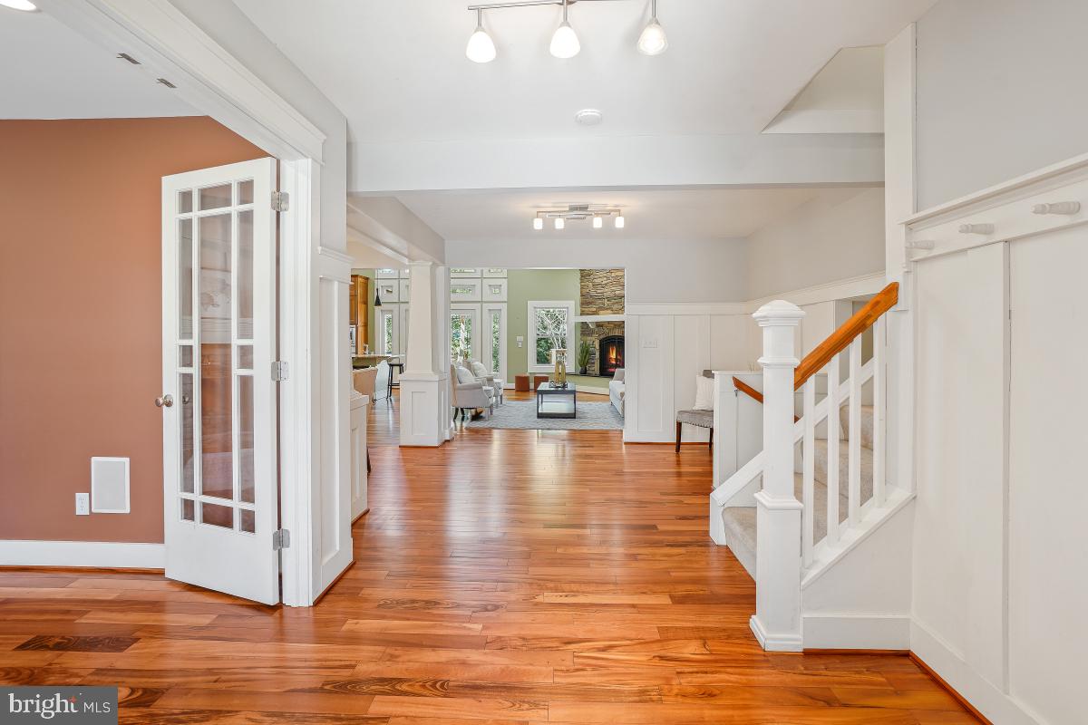 404 BEN OAKS DR WEST