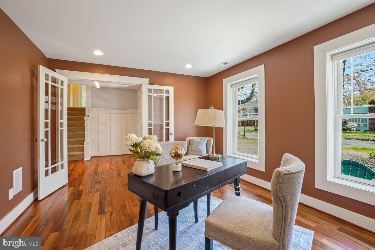 404 BEN OAKS DR WEST