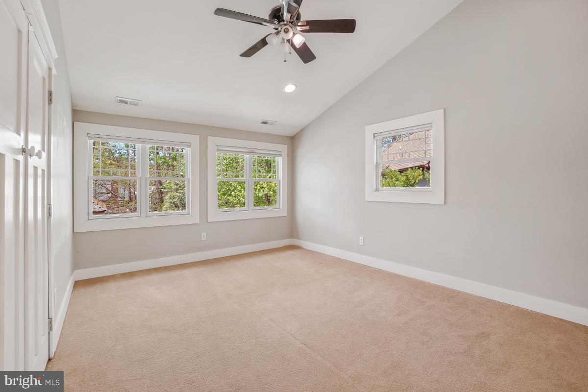 404 BEN OAKS DR WEST