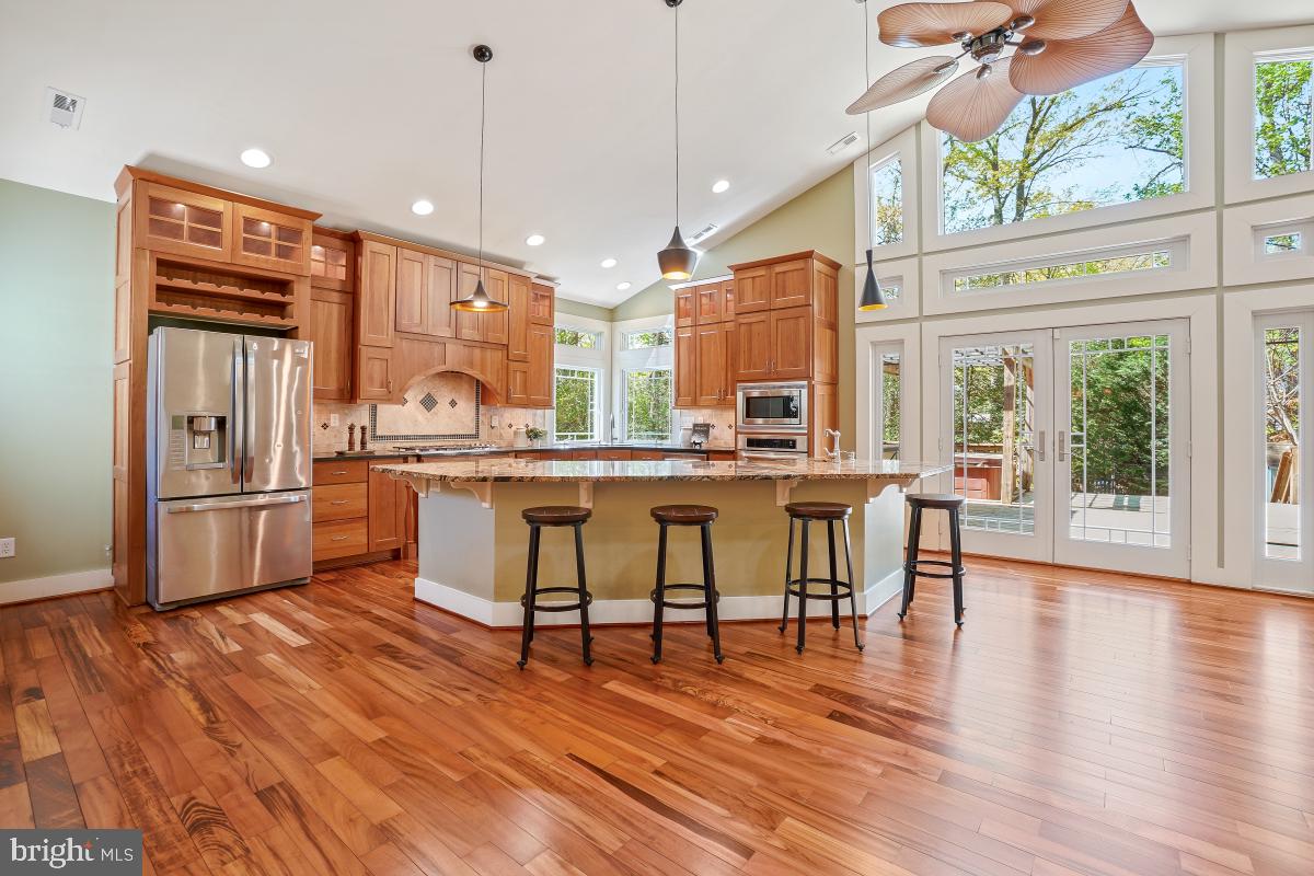 404 BEN OAKS DR WEST