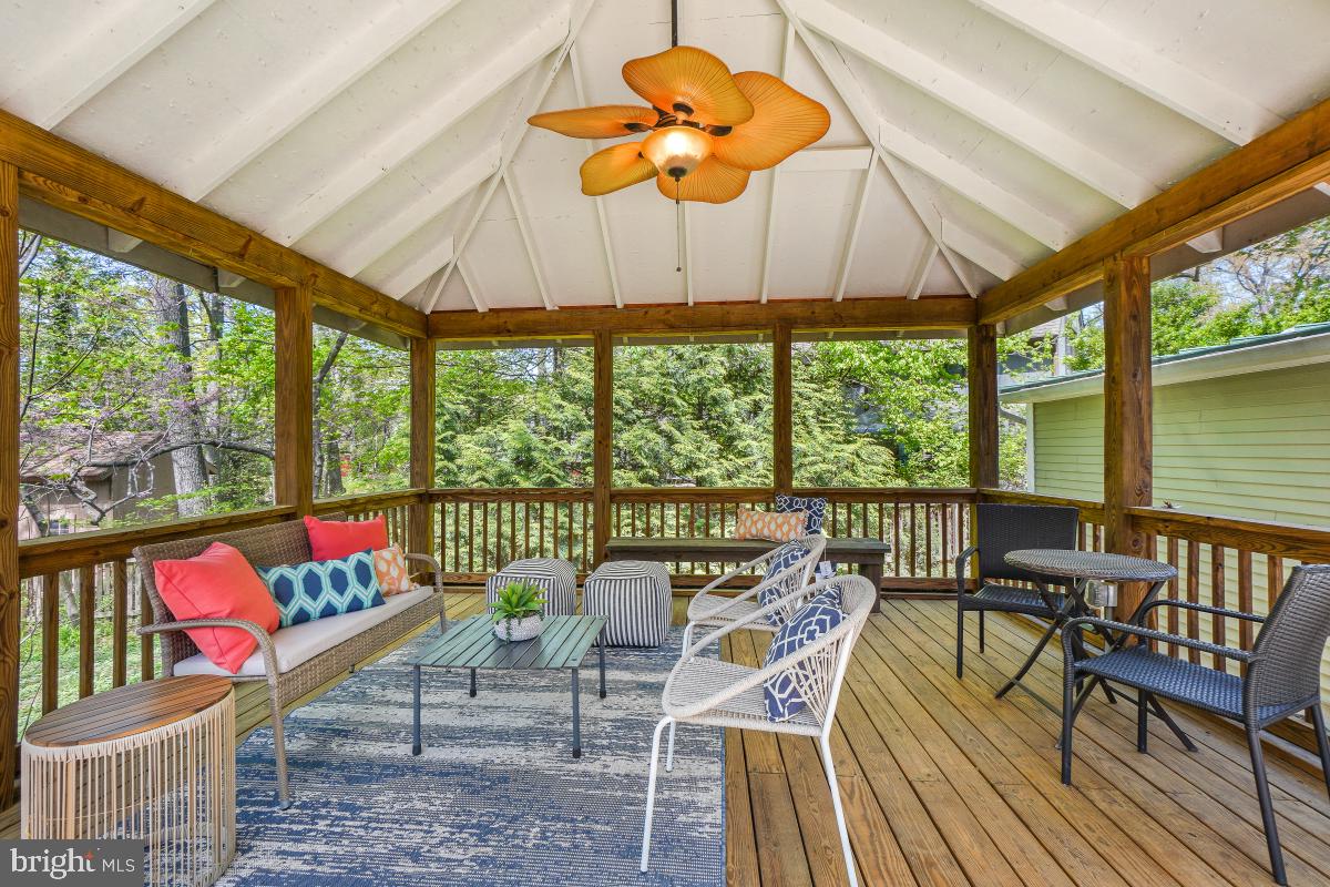 404 BEN OAKS DR WEST