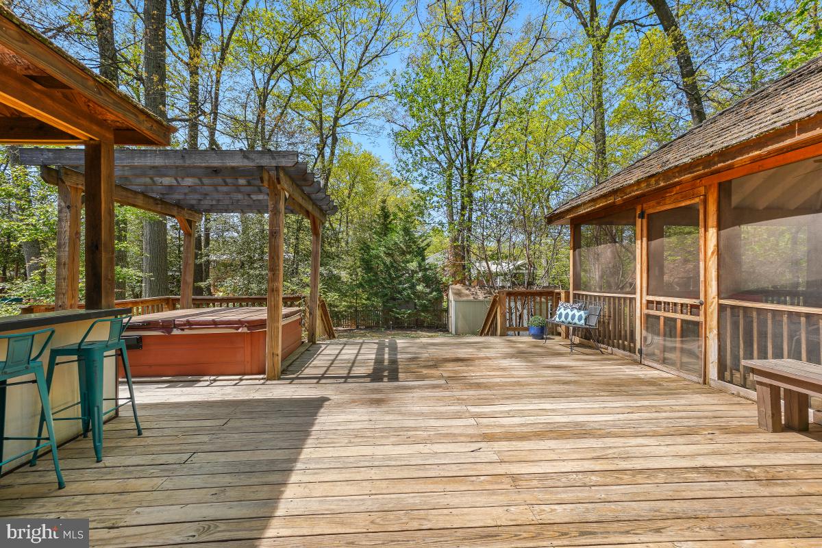 404 BEN OAKS DR WEST