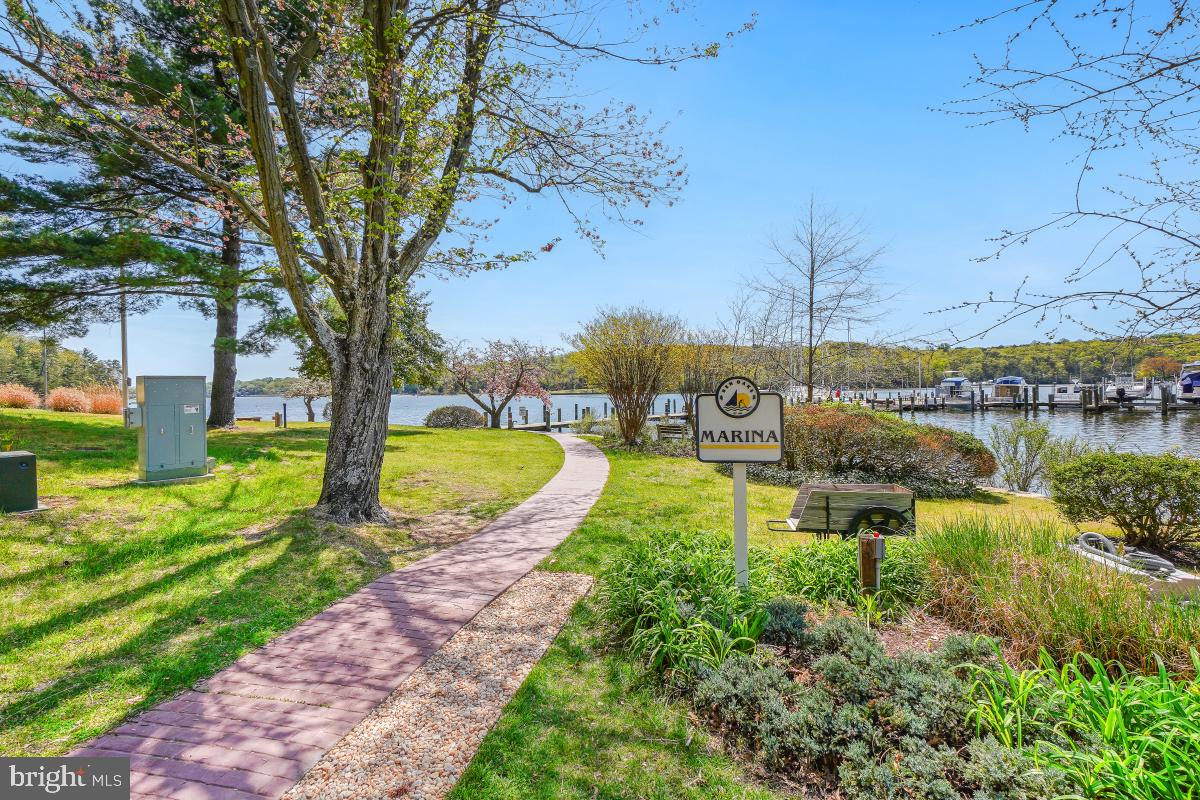 404 BEN OAKS DR WEST