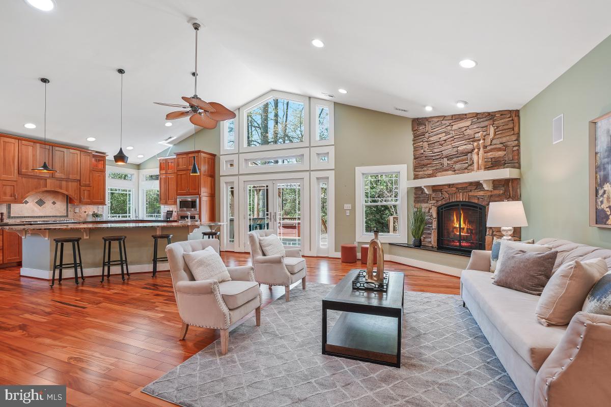 404 BEN OAKS DR WEST