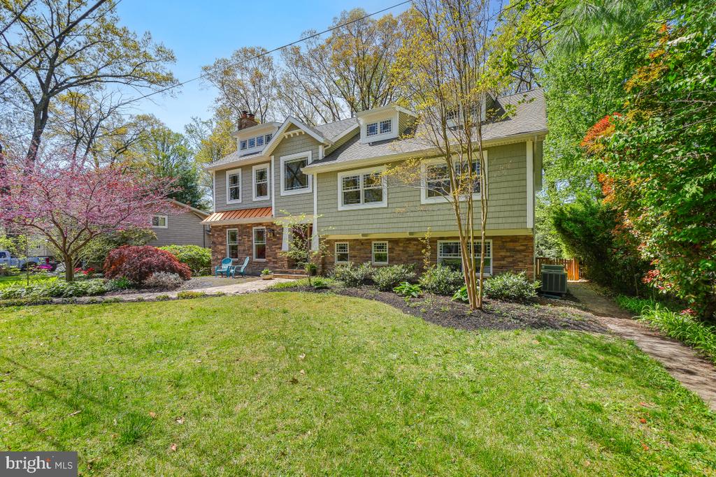 404 BEN OAKS DR WEST