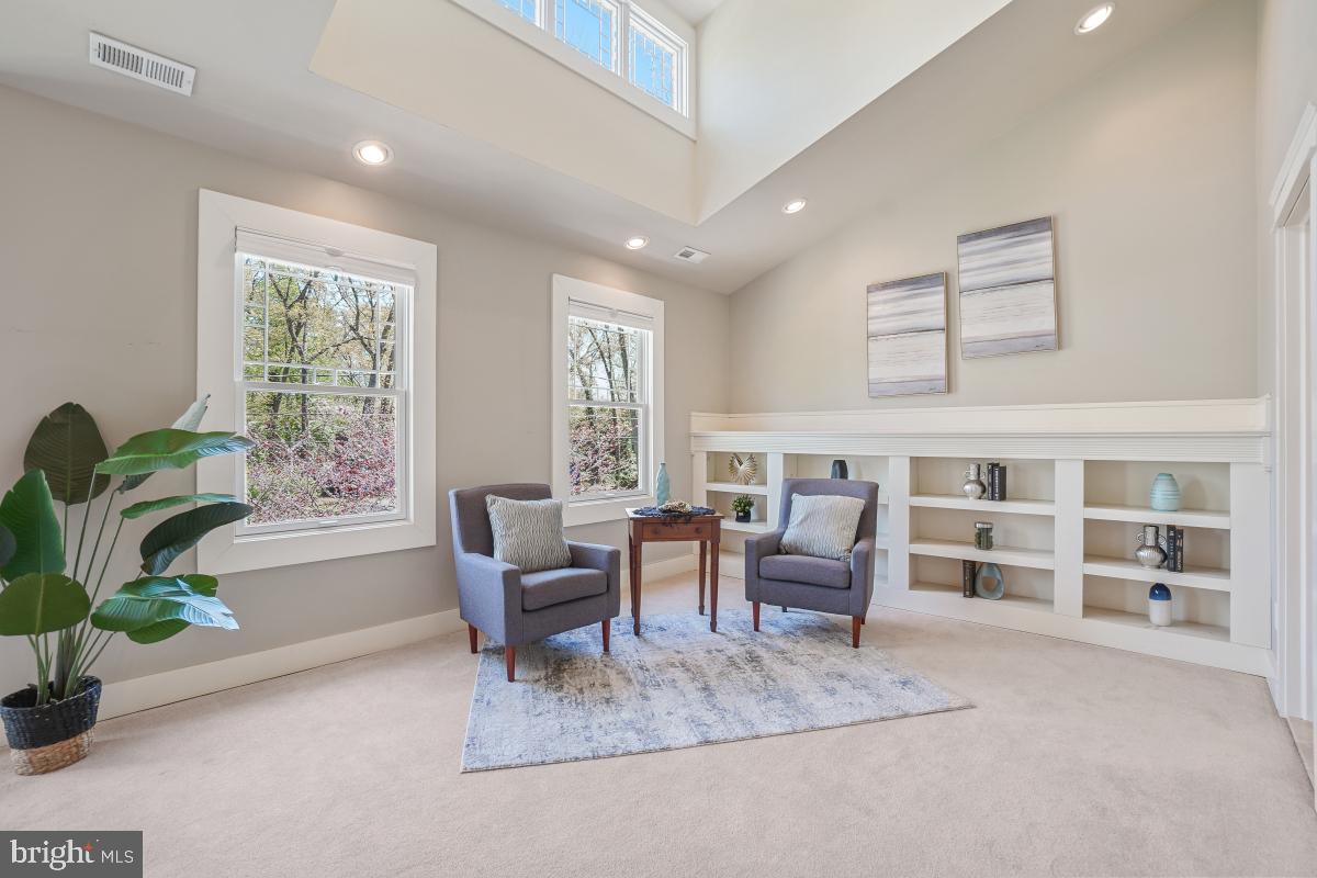 404 BEN OAKS DR WEST