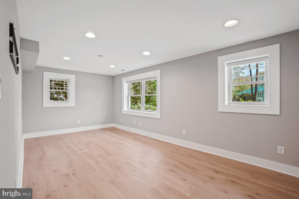 404 BEN OAKS DR WEST