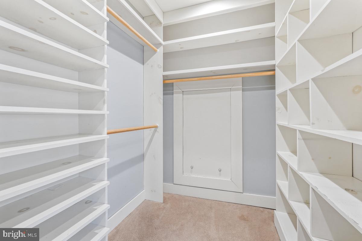 404 BEN OAKS DR WEST