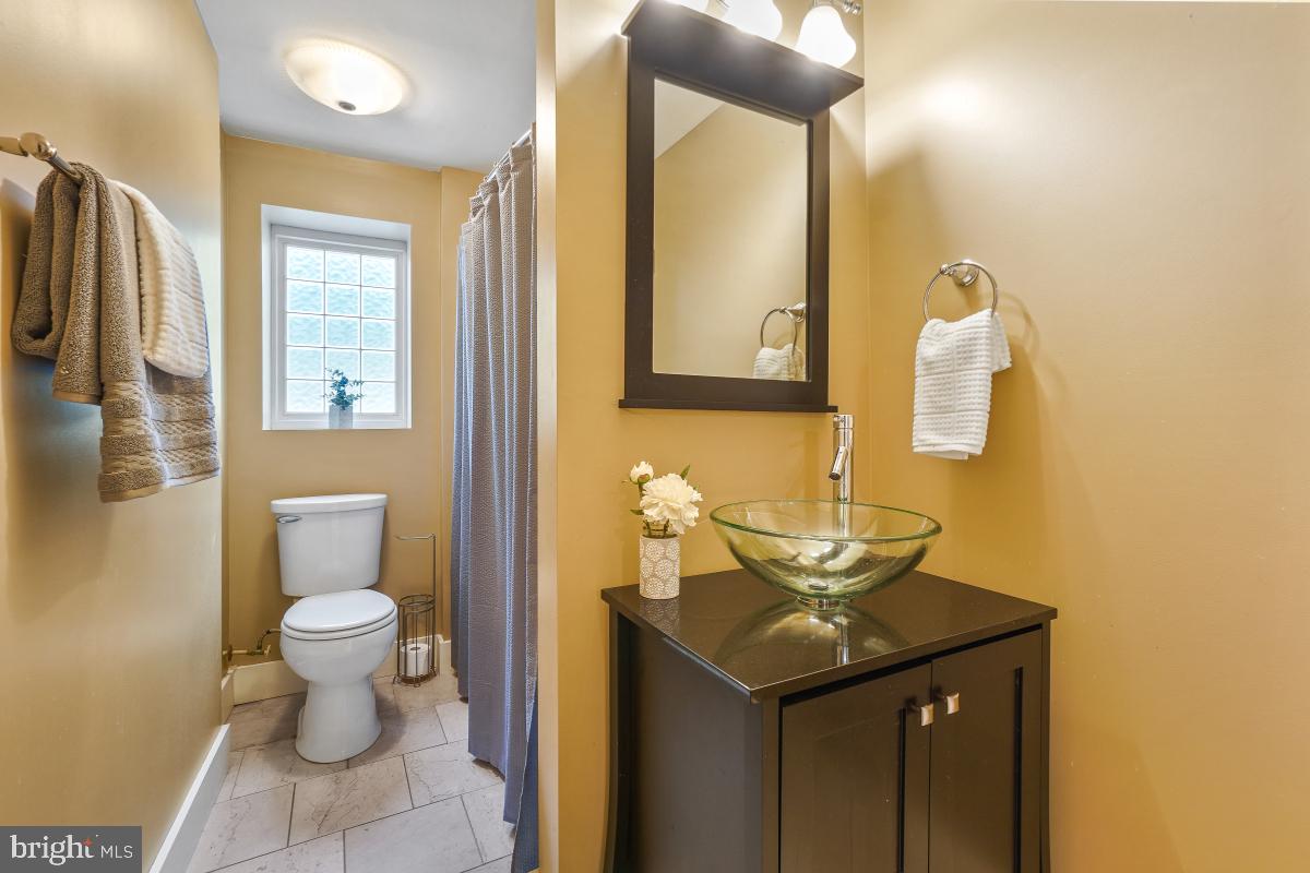 404 BEN OAKS DR WEST