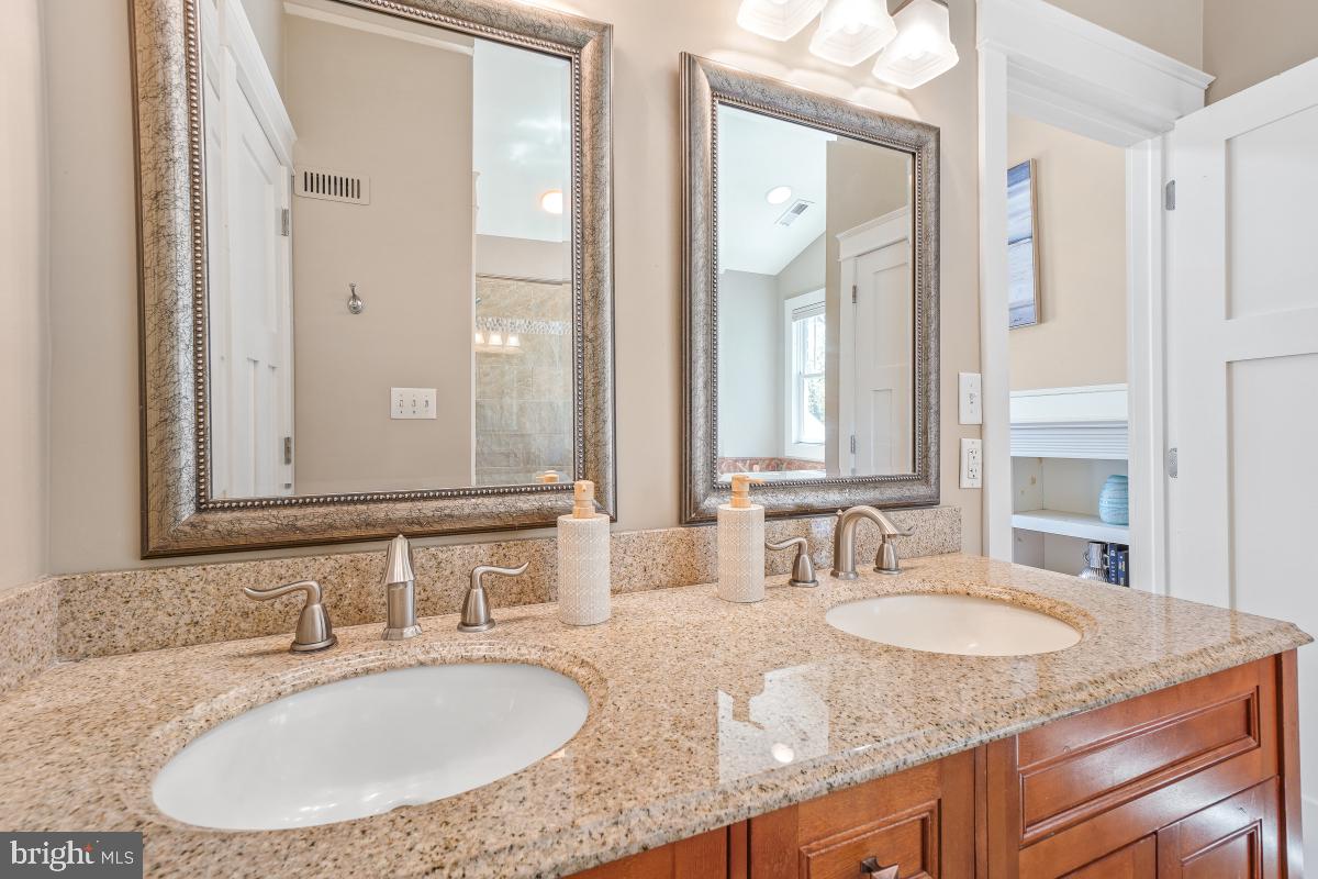 404 BEN OAKS DR WEST