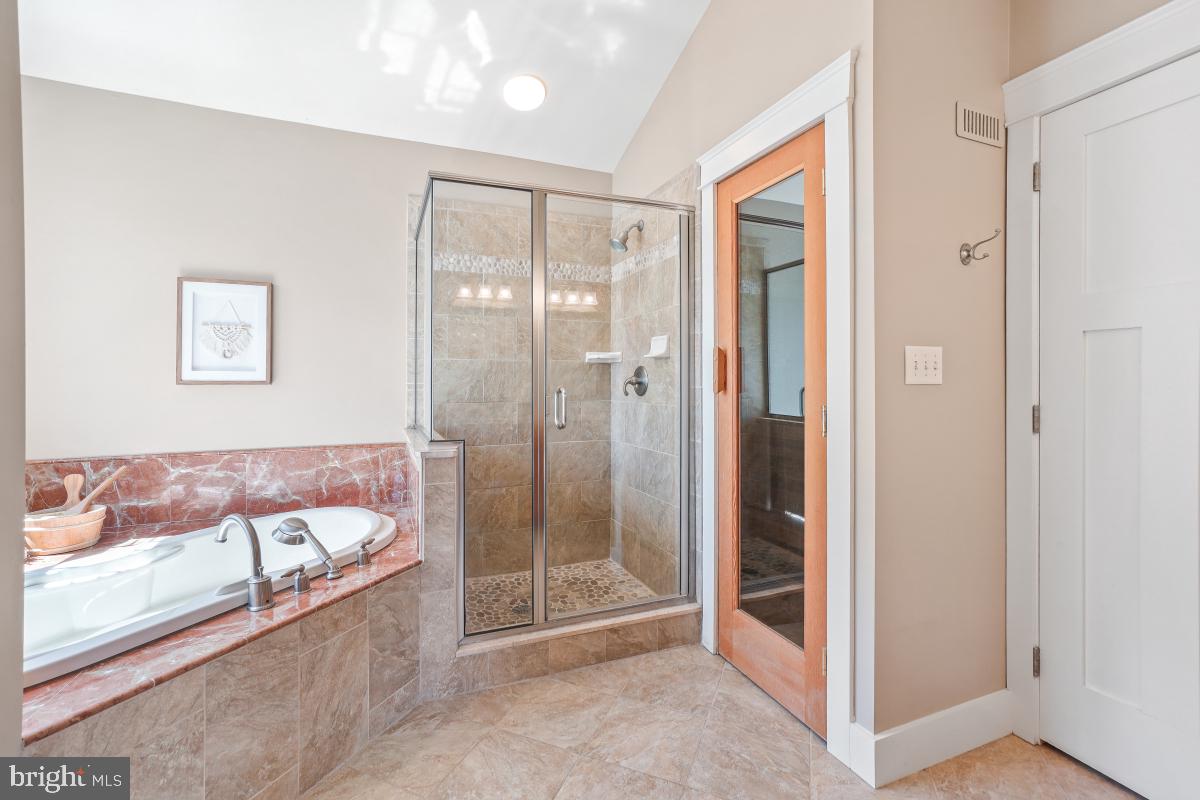 404 BEN OAKS DR WEST