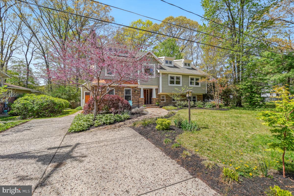 404 BEN OAKS DR WEST