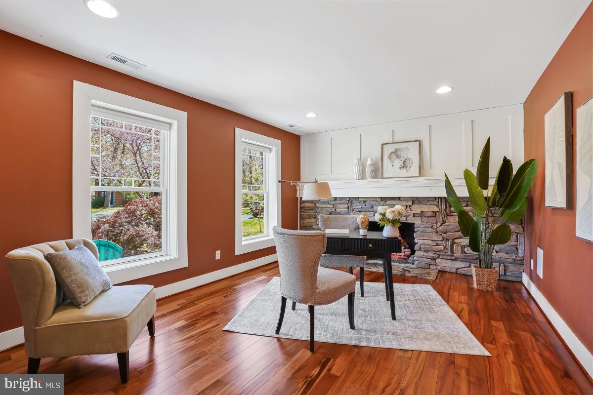 404 BEN OAKS DR WEST