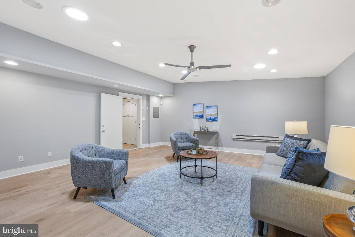 404 BEN OAKS DR WEST