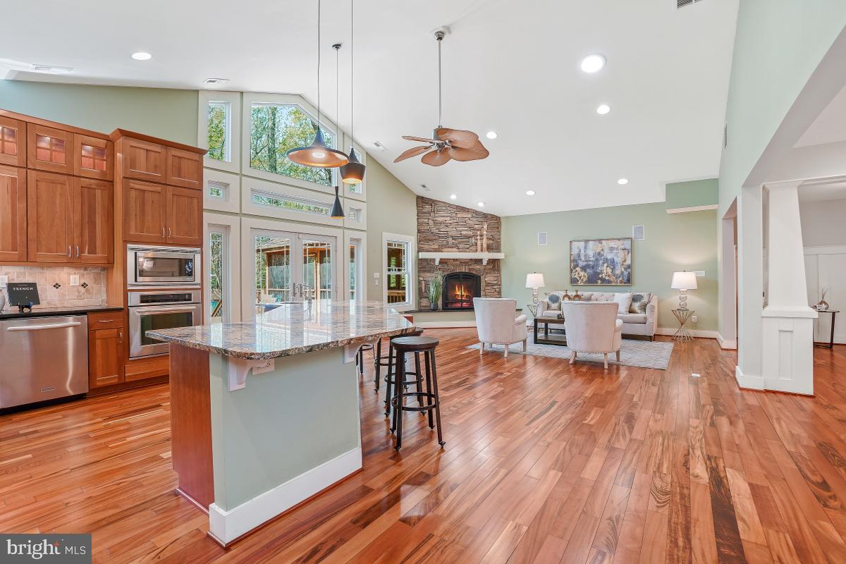 404 BEN OAKS DR WEST