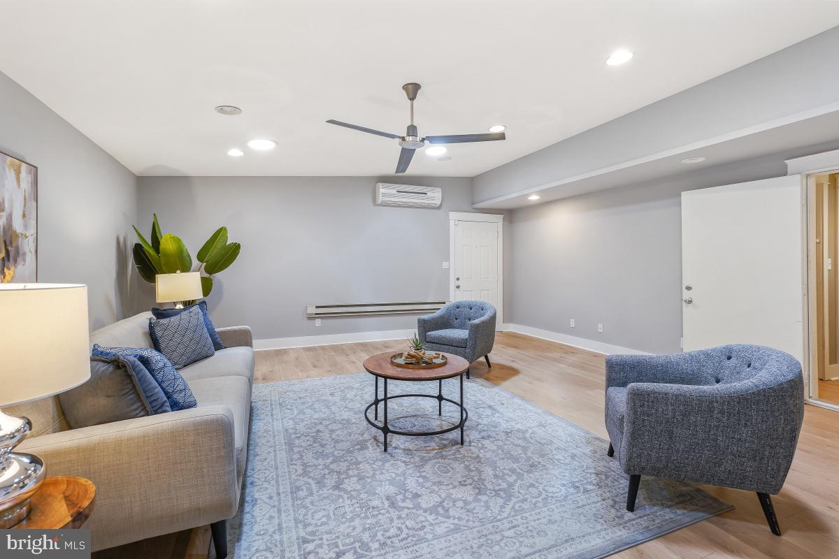 404 BEN OAKS DR WEST