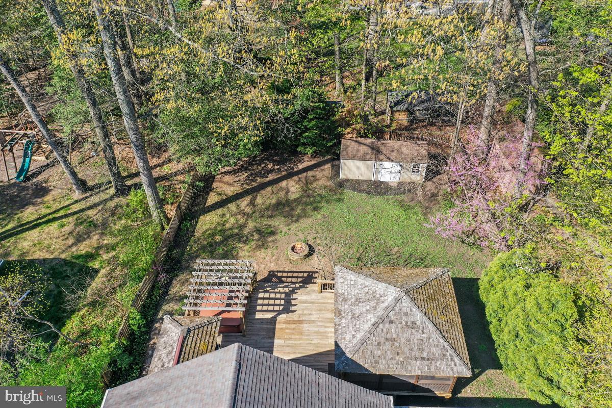 404 BEN OAKS DR WEST