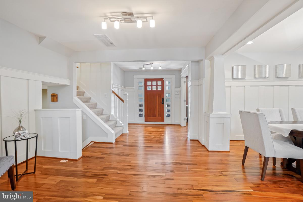 404 BEN OAKS DR WEST