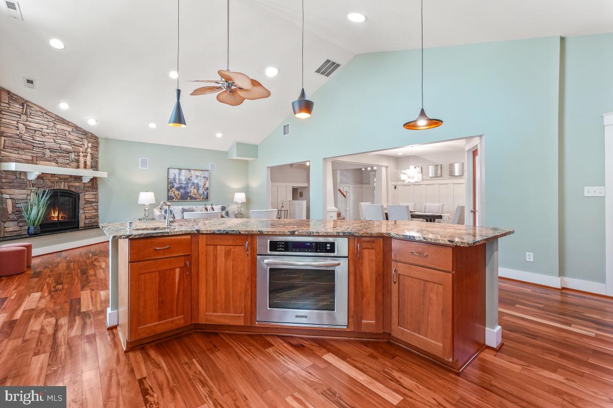 404 BEN OAKS DR WEST