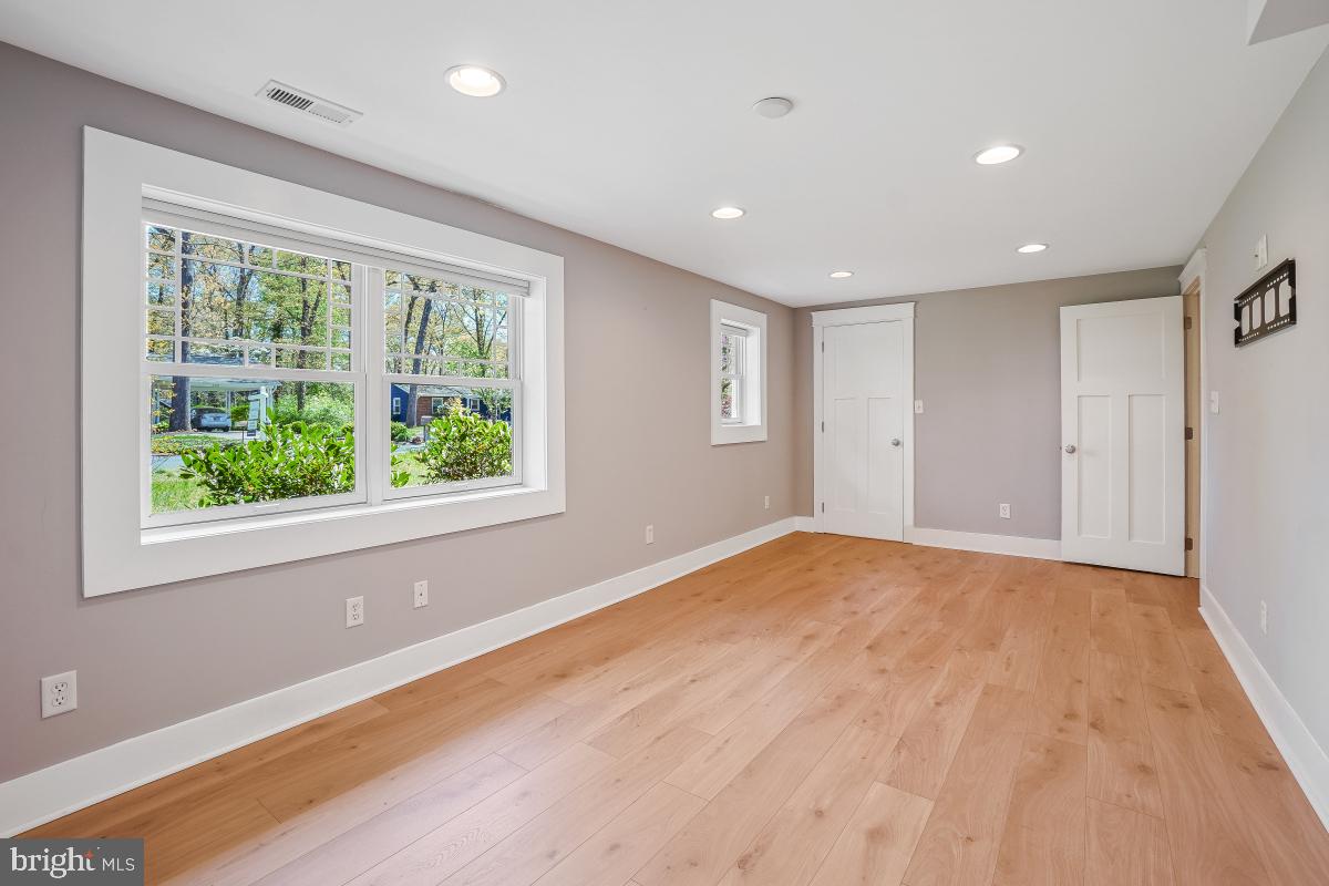 404 BEN OAKS DR WEST