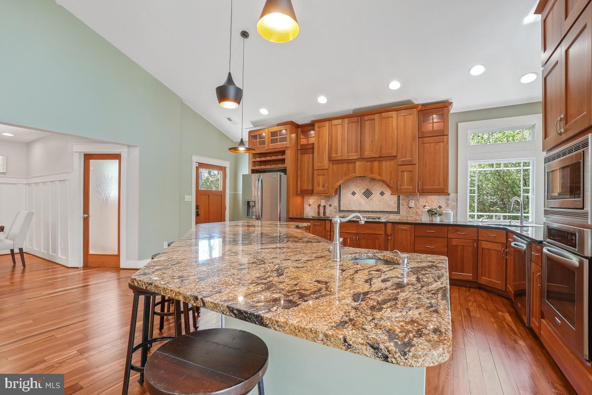 404 BEN OAKS DR WEST