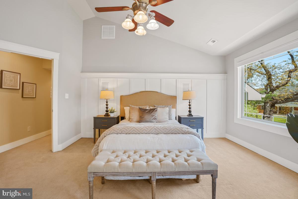 404 BEN OAKS DR WEST