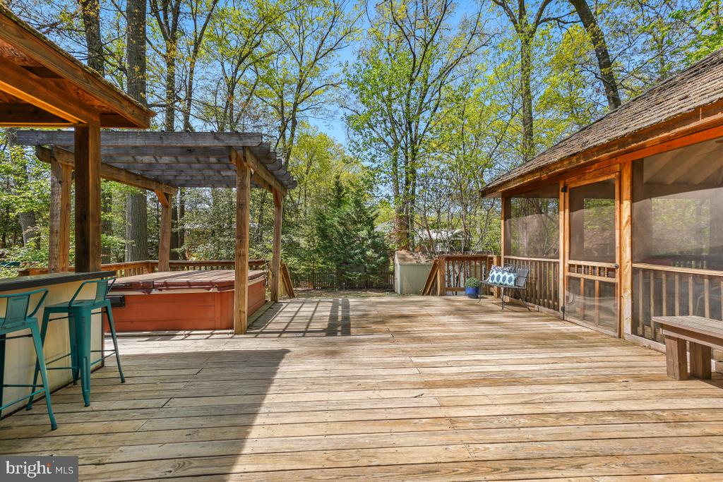 404 BEN OAKS DR WEST