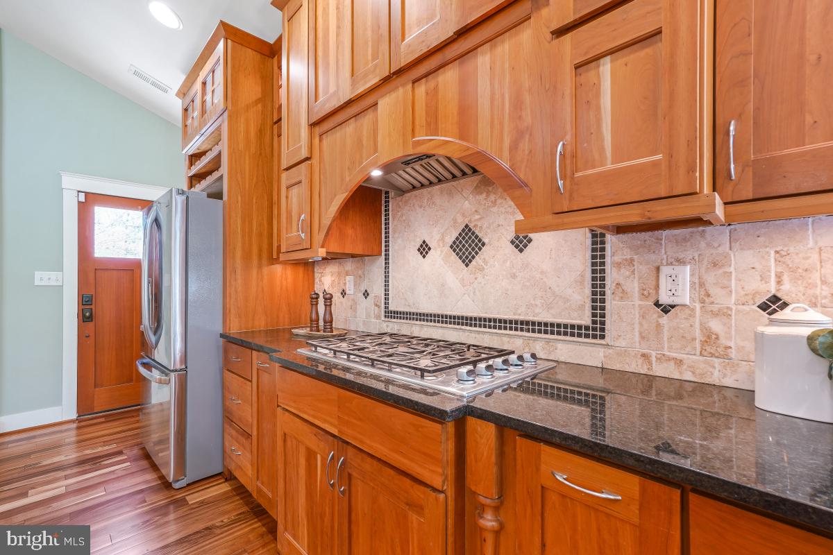 404 BEN OAKS DR WEST