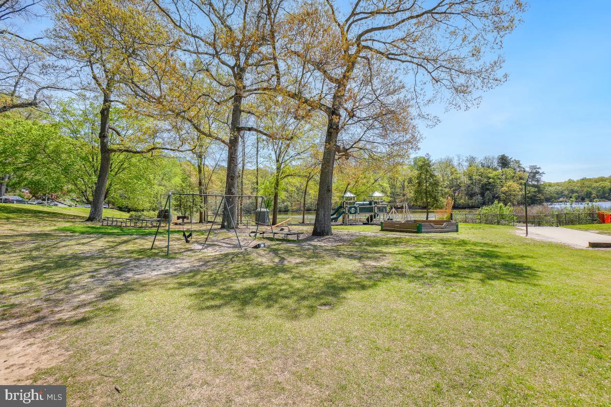 404 BEN OAKS DR WEST