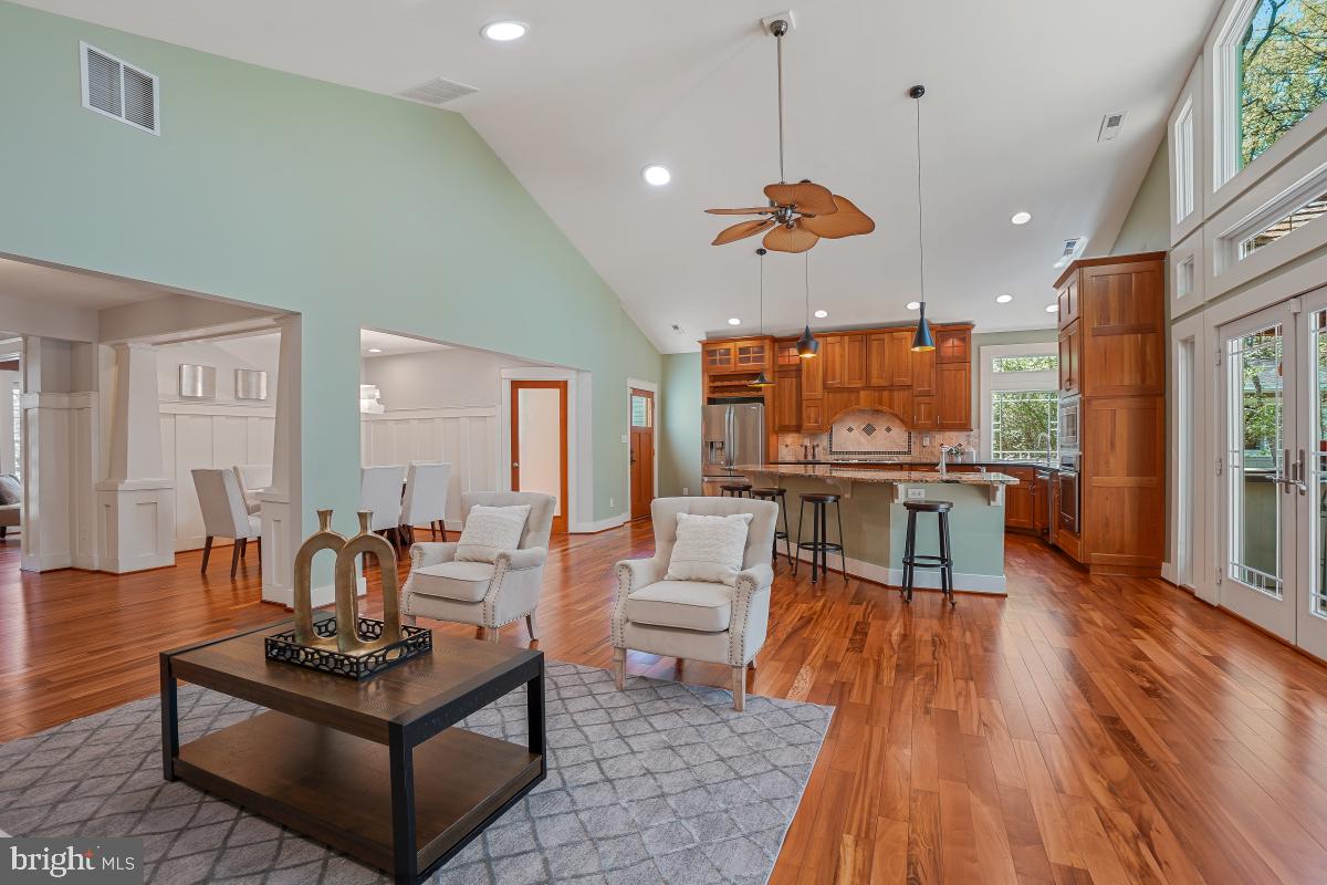 404 BEN OAKS DR WEST