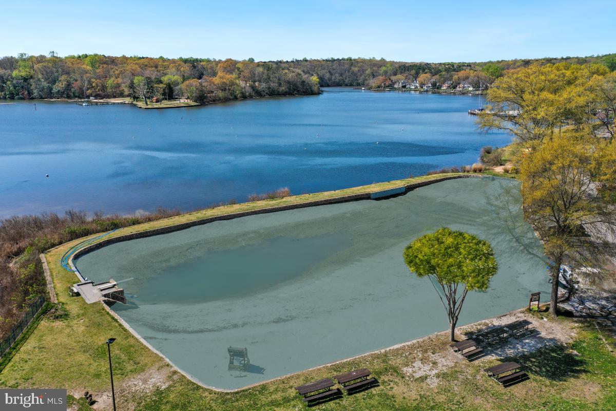 404 BEN OAKS DR WEST