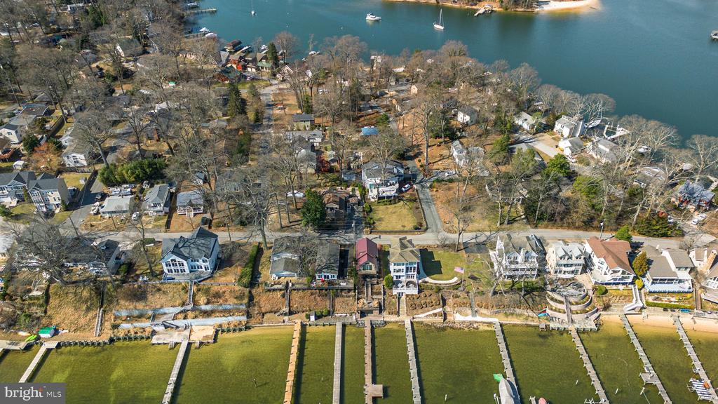 720 N RIVERSIDE DRIVE